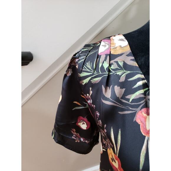 DR 2 Top Blouse Women's Size Large Black Floral Polyester Short Sleeve V-Neck - Picture 10 of 13